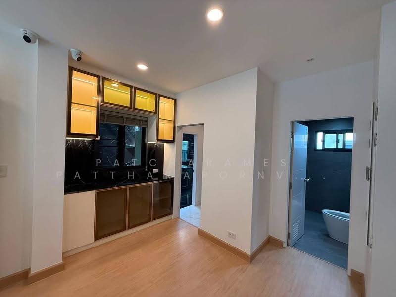 The Centro Watcharapol, Bangkok, Sukhaphiban 5 Road, O-Ngoen, Sai Mai, Bangkok, 3 Bedrooms, 185 sqm, Single Detached House For Rent, by Patcharames Pattharapornviboon, 500557192 - DDproperty.com