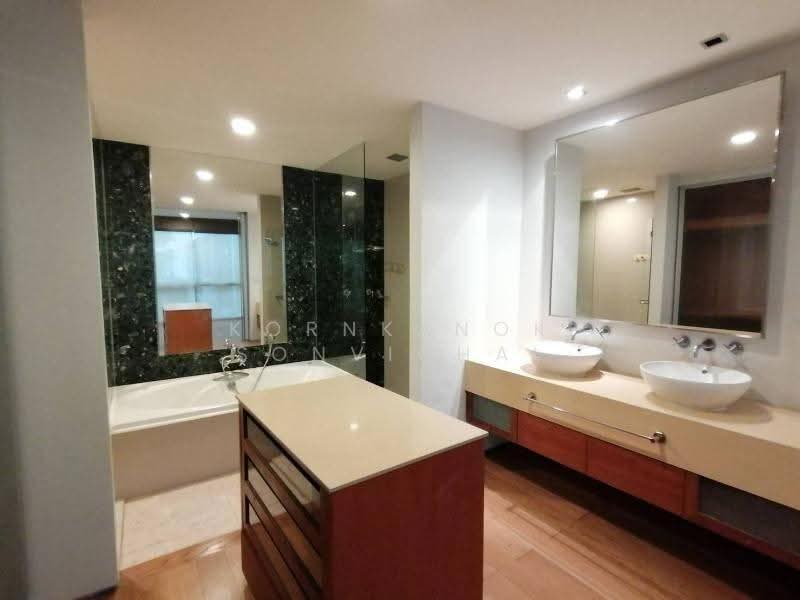 Ficus Lane, Bangkok, Soi Sukhumvit 44/1, Phra Kanong, Khlong Toei, Bangkok, 3 Bedrooms, 210 sqm, Condo For Rent, by Kornkanok Sonvichai, 500557366 - DDproperty.com