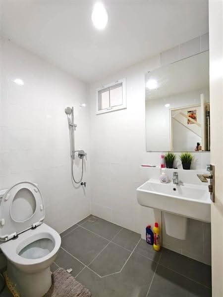 Villaggio Rangsit - Klong 2, Pathum Thani, Soi Rangsit - Nakhon Nayok 31, Rangsit - Nakhon Nayok Road, Khlong Song, Khlong Luang, Pathum Thani, 3 Bedrooms, 160 sqm, Semi-Detached House (Twin House) For Sale, by คุณ ณัฐ ตุ่มแก้ว (ซี), 500557414 - DDproperty.com