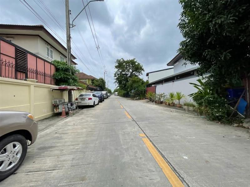 บ้านเดี่ยว 1 ชั้น + ที่ดิน 57 ตร.ว. หมู่บ้านเนียมกล่ำสามัคคี ซอยประเสริฐมนูกิจ29 แยก4, กรุงเทพ, ถนนประเสริฐมนูกิจ, จรเข้บัว, ลาดพร้าว, กรุงเทพ, 200 ตร.ม., บ้านเดี่ยว ขาย, โดย คุณ สุภัตรา พลอยแดง (แพร), 500557505 - DDproperty.com