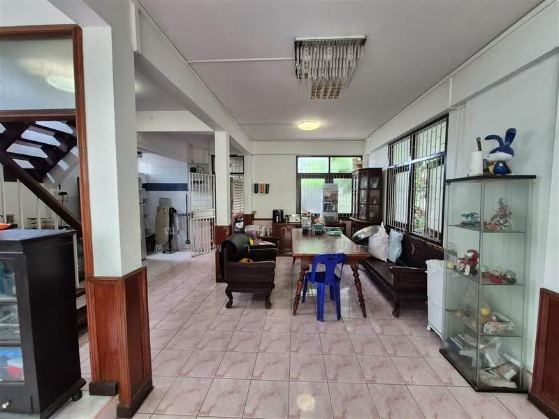 อาคารพาณิชย์ 2 ชั้น 122.1 ตร.ว. ใกล้วัดอรุณราชวรารามราชวรมหาวิหาร กองทัพเรือ ซอยอิสรภาพ42, Bangkok, ถนนอิสรภาพ, Wat Arun, Bangkok Yai, Bangkok, , 300 sqm, Shophouse For Sale, by คุณ วิภาวรรณ บุตรพา (หยก), 500557526 - DDproperty.com