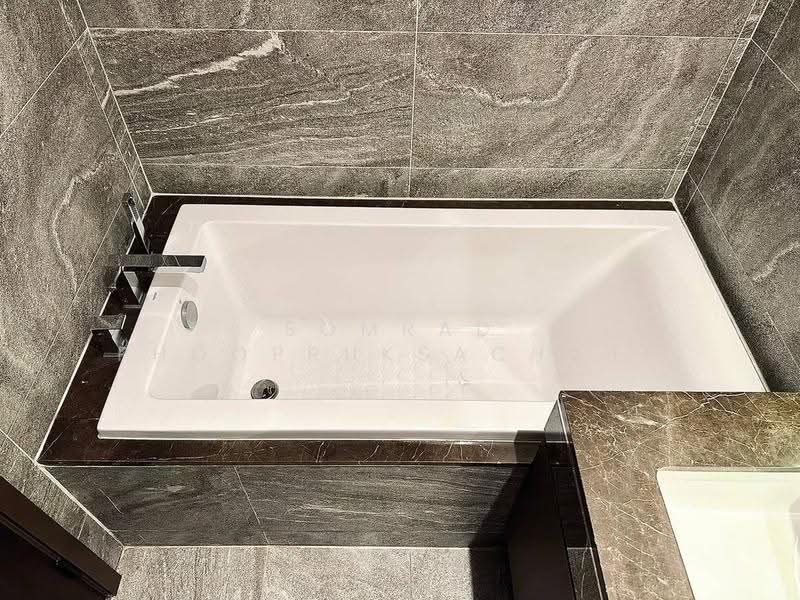 The Esse Sukhumvit 36, Bangkok, Soi Sukhumvit 36, Sukhumvit Road, Phra Kanong, Khlong Toei, Bangkok, 1 Bedroom, 39 sqm, Condo For Rent, by Somrad Phoopruksachart, 500557888 - DDproperty.com