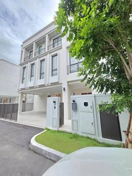 Aerie Srinakarin-Krungthepkreetha, Bangkok, Srinakarin - Romklao Road, Khlong Song Ton Nun, Lat Krabang, Bangkok, 4 Bedrooms, 390 sqm, Single Detached House For Rent, by Thananith Ittitulyapong, 500557945 - DDproperty.com