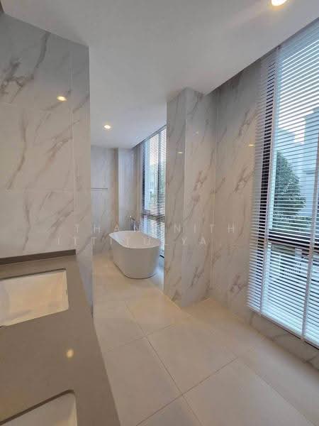 Aerie Srinakarin-Krungthepkreetha, Bangkok, Srinakarin - Romklao Road, Khlong Song Ton Nun, Lat Krabang, Bangkok, 4 Bedrooms, 390 sqm, Single Detached House For Rent, by Thananith Ittitulyapong, 500557945 - DDproperty.com
