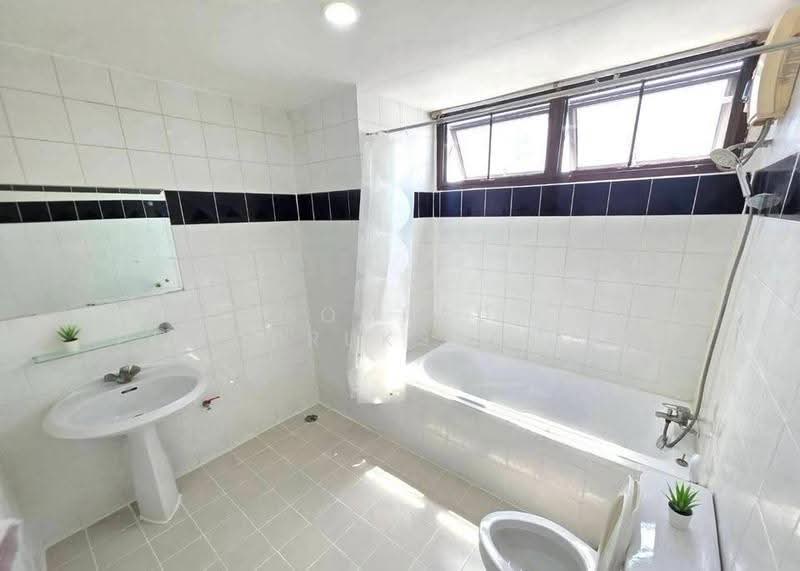The Waterford Park, Bangkok, Soi Sukhumvit 53, Khlong Tan Nua, Watthana, Bangkok, 3 Bedrooms, 177 sqm, Condo For Rent, by Somrad Phoopruksachart, 500557964 - DDproperty.com