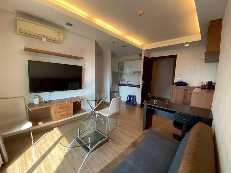 Thru Thonglor, Bangkok, Petchaburi Road, Bang Kapi, Huai Khwang, Bangkok, 2 Bedrooms, 61 sqm, Condo For Rent, by Pichamon Chawbantard, 500557966 - DDproperty.com