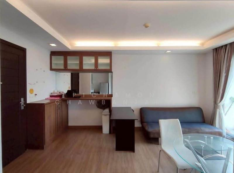 Thru Thonglor, Bangkok, Petchaburi Road, Bang Kapi, Huai Khwang, Bangkok, 2 Bedrooms, 61 sqm, Condo For Rent, by Pichamon Chawbantard, 500557966 - DDproperty.com