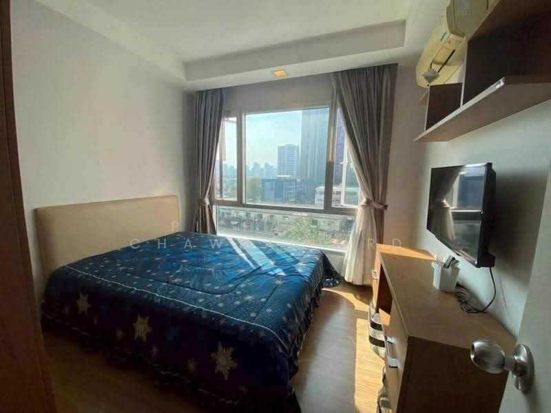Thru Thonglor, Bangkok, Petchaburi Road, Bang Kapi, Huai Khwang, Bangkok, 2 Bedrooms, 61 sqm, Condo For Rent, by Pichamon Chawbantard, 500557966 - DDproperty.com