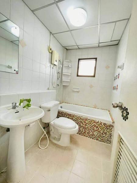 Baan Klang Muang Ratchada-Mengjai 1, Bangkok, 522 50-151 Saha Kan Pramun Alley, Wang Thonglang, Bangkok, 3 Bedrooms, 220 sqm, Townhouse For Rent, by Thananith Ittitulyapong, 500558108 - DDproperty.com