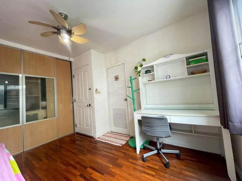 Baan Klang Muang Ratchada-Mengjai 1, Bangkok, 522 50-151 Saha Kan Pramun Alley, Wang Thonglang, Bangkok, 3 Bedrooms, 220 sqm, Townhouse For Rent, by Thananith Ittitulyapong, 500558108 - DDproperty.com