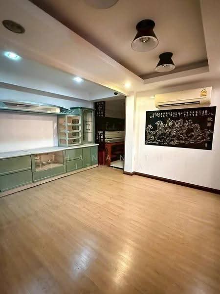 undefined, Bangkok, Saphan Sung, Bangkok, 4 Bedrooms, 320 sqm, Single Detached House For Sale, by Thananith Ittitulyapong, 500558287 - DDproperty.com