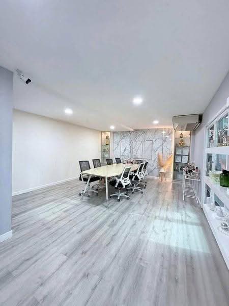 10-BR House, Bangkok, Lat Phrao, Bangkok, 10+ Bedrooms, 350 sqm, Single Detached House For Sale, by Thananith Ittitulyapong, 500558440 - DDproperty.com