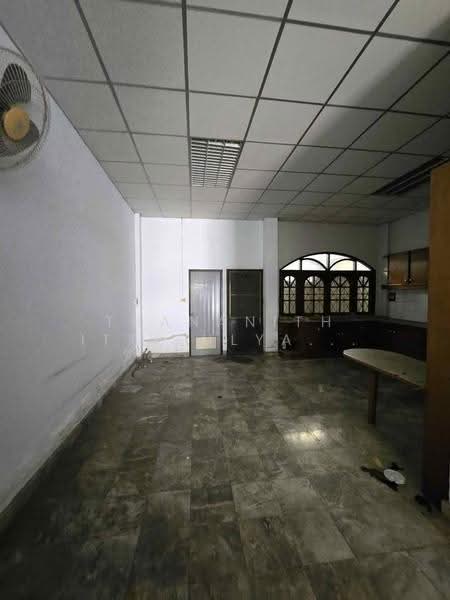 5-BR Townhouse, Bangkok, Bang Phlat, Bangkok, 5 Bedrooms, 495 sqm, Townhouse For Sale, by Thananith Ittitulyapong, 500558807 - DDproperty.com