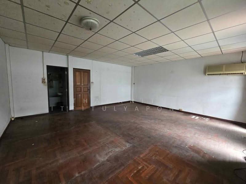 5-BR Townhouse, Bangkok, Bang Phlat, Bangkok, 5 Bedrooms, 495 sqm, Townhouse For Sale, by Thananith Ittitulyapong, 500558807 - DDproperty.com