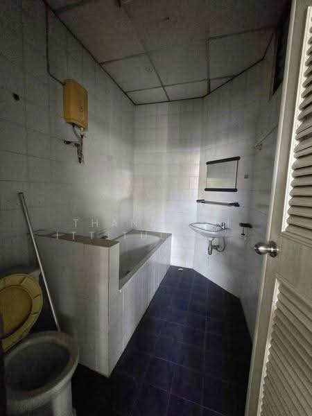 5-BR Townhouse, Bangkok, Bang Phlat, Bangkok, 5 Bedrooms, 495 sqm, Townhouse For Sale, by Thananith Ittitulyapong, 500558807 - DDproperty.com