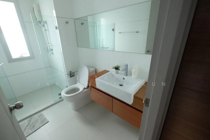 Thru Thonglor, Bangkok, Petchaburi Road, Bang Kapi, Huai Khwang, Bangkok, 2 Bedrooms, 62 sqm, Condo For Rent, by Jettapat Jaroonpipatkun, 500558862 - DDproperty.com