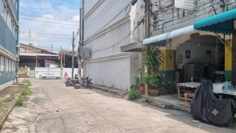 อาคารพาณิชย์ 3 ชั้น 20 ตร.ว. อาคารพาณิชย์ ซอยลาดพร้าว101 แยก9, กรุงเทพ, ถนนลาดพร้าว, คลองเจ้าคุณสิงห์, วังทองหลาง, กรุงเทพ, 180 ตร.ม., ตึกแถว-อาคารพาณิชย์ ขาย, โดย คุณ วรรณรัช บุญสวัสดิ์ (วิน), 500558941 - DDproperty.com