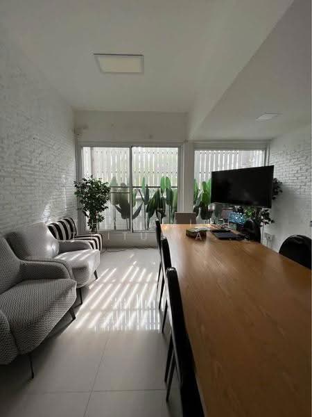 2-BR House, Bangkok, Suan Luang, Bangkok, 2 Bedrooms, 300 sqm, Single Detached House For Rent, by Thananith Ittitulyapong, 500558977 - DDproperty.com