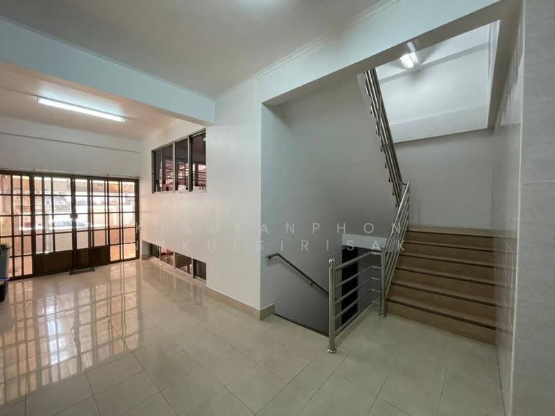 7-BR Townhouse, Bangkok, Chong Nonsi, Yan Nawa, Bangkok, 7 Bedrooms, 400 sqm, Townhouse For Rent, by Khlueanphon Nukulsirisak, 500559500 - DDproperty.com