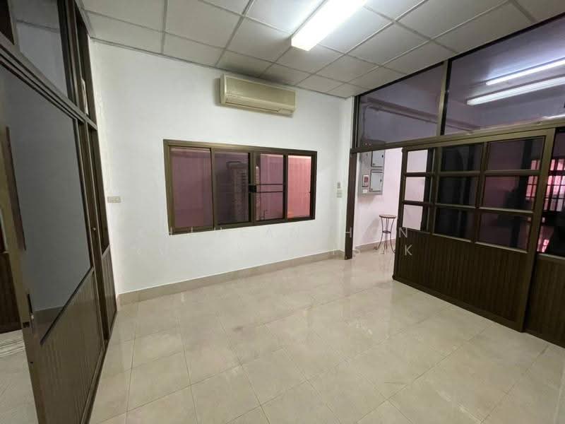 7-BR Townhouse, Bangkok, Chong Nonsi, Yan Nawa, Bangkok, 7 Bedrooms, 400 sqm, Townhouse For Rent, by Khlueanphon Nukulsirisak, 500559500 - DDproperty.com