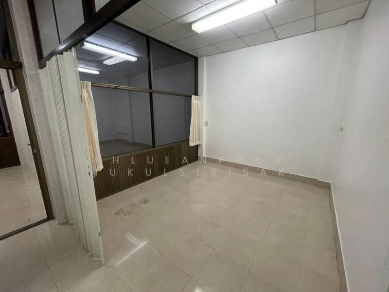 7-BR Townhouse, Bangkok, Chong Nonsi, Yan Nawa, Bangkok, 7 Bedrooms, 400 sqm, Townhouse For Rent, by Khlueanphon Nukulsirisak, 500559500 - DDproperty.com