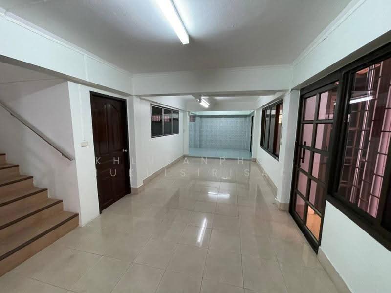 7-BR Townhouse, Bangkok, Chong Nonsi, Yan Nawa, Bangkok, 7 Bedrooms, 400 sqm, Townhouse For Rent, by Khlueanphon Nukulsirisak, 500559500 - DDproperty.com