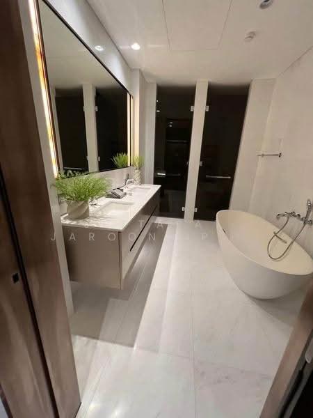 The Residences at Sindhorn Kempinski : เดอะ เรสซิเดนซ์ แอท สินธร เคมปินสกี้, กรุงเทพ, 88 ซอยต้นสน ถนน สารสิน, ลุมพินี, ปทุมวัน, กรุงเทพ, 136 ตร.ม., คอนโด ให้เช่า, โดย Jettapat Jaroonpipatkun, 500559512 - DDproperty.com