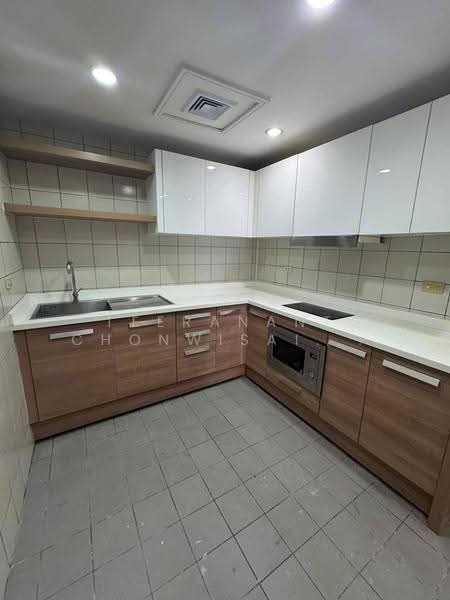 All Seasons Mansion, Bangkok, Soi Ruamrudee, Wireless Road, Lumphini, Pathum Wan, Bangkok, 2 Bedrooms, 136 sqm, Condo For Rent, by Teeranant Chonwisaikajon, 500559563 - DDproperty.com