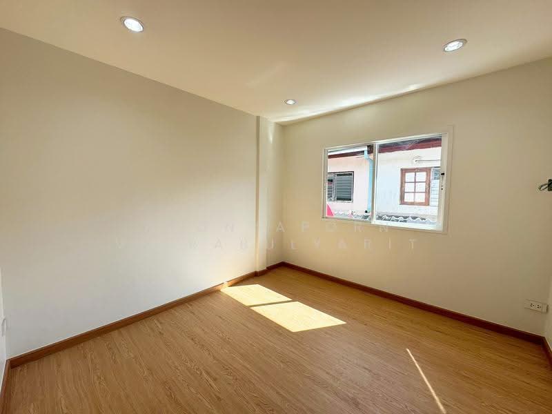 หมู่บ้านเลิศอุบล : ซอยนาคนิวาส 48 - ลาดพร้าว 71, Bangkok, Lat Phrao, Bangkok, 2 Bedrooms, 128 sqm, Townhouse For Sale, by Poonyaporn Veerabulyarit, 500559594 - DDproperty.com
