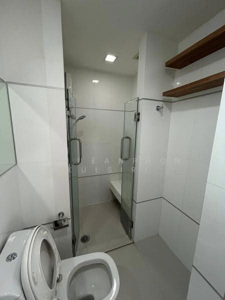 Thru Thonglor, Bangkok, Petchaburi Road, Bang Kapi, Huai Khwang, Bangkok, 1 Bedroom, 32 sqm, Condo For Rent, by Khlueanphon Nukulsirisak, 500559865 - DDproperty.com