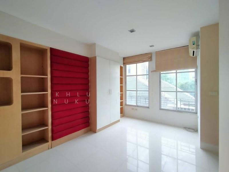 5-BR Townhouse, Bangkok, Jom Phon, Chatuchak, Bangkok, 5 Bedrooms, 495 sqm, Townhouse For Sale, by Khlueanphon Nukulsirisak, 500559881 - DDproperty.com