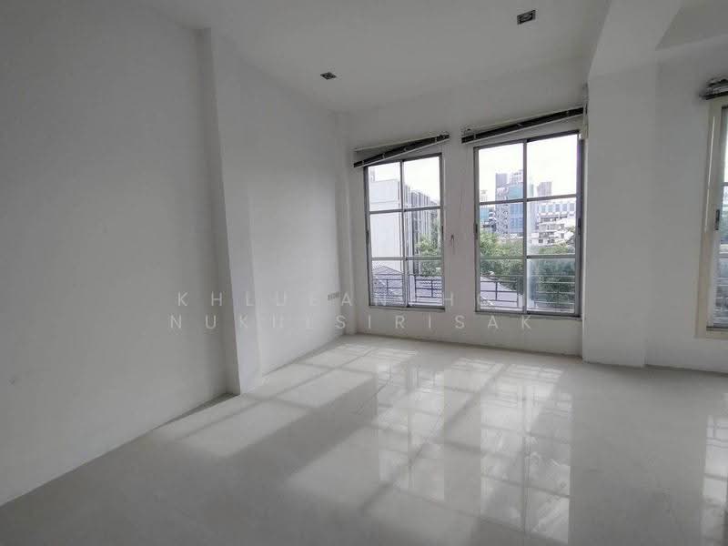 5-BR Townhouse, Bangkok, Jom Phon, Chatuchak, Bangkok, 5 Bedrooms, 495 sqm, Townhouse For Sale, by Khlueanphon Nukulsirisak, 500559881 - DDproperty.com