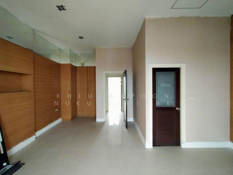 5-BR Townhouse, Bangkok, Jom Phon, Chatuchak, Bangkok, 5 Bedrooms, 495 sqm, Townhouse For Sale, by Khlueanphon Nukulsirisak, 500559881 - DDproperty.com