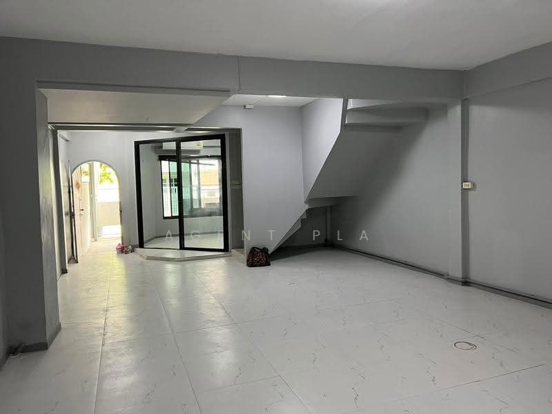 House for Rent near Ekkamai BTS – Pet-friendly & Company Registration Allowed (SPSAD4174), Bangkok, Khlong Tan Nua, Watthana, Bangkok, 2 Bedrooms, 100 sqm, Townhouse For Rent, by Agent Pla, 500559909 - DDproperty.com