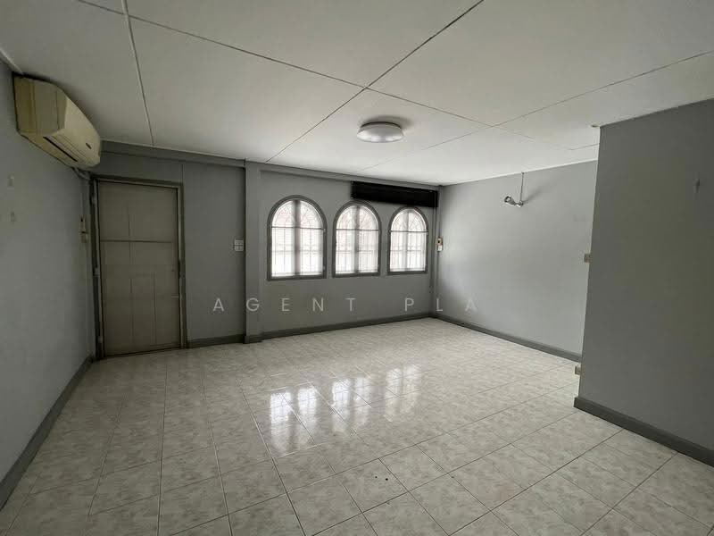 House for Rent near Ekkamai BTS – Pet-friendly & Company Registration Allowed (SPSAD4174), Bangkok, Khlong Tan Nua, Watthana, Bangkok, 2 Bedrooms, 100 sqm, Townhouse For Rent, by Agent Pla, 500559909 - DDproperty.com