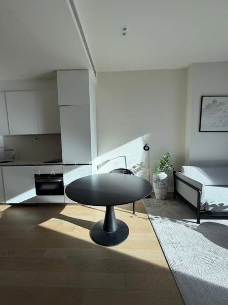 The Strand Thonglor, Bangkok, 36 Soi Sukhumvit 55, Khlong Tan Nua, Watthana, Bangkok, 1 Bedroom, 55 sqm, Condo For Rent, by Jettapat Jaroonpipatkun, 500559923 - DDproperty.com