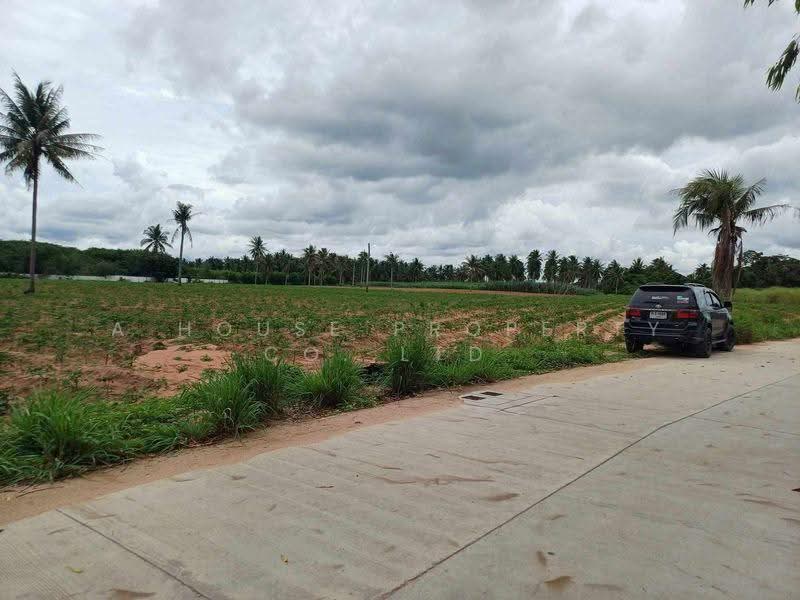 Land for sale in Nong Khwae - beautiful plot, prime location for the future, Chon Buri (Pattaya), Bueng, Si Racha, Chon Buri (Pattaya), , 16,620 sqm, Land For Sale, by A House Property Co.,Ltd., 500560057 - DDproperty.com