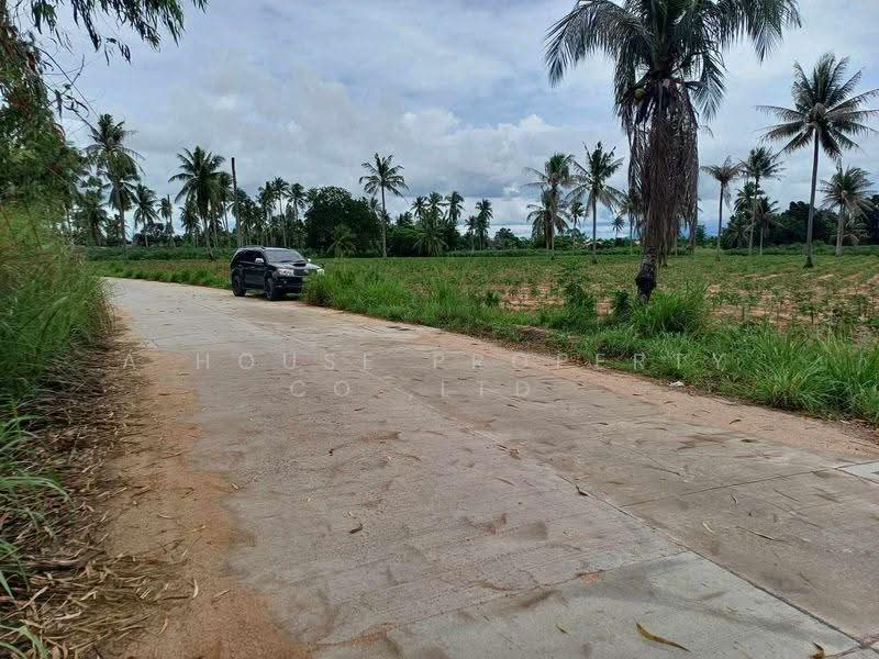 Land for sale in Nong Khwae - beautiful plot, prime location for the future, Chon Buri (Pattaya), Bueng, Si Racha, Chon Buri (Pattaya), , 16,620 sqm, Land For Sale, by A House Property Co.,Ltd., 500560057 - DDproperty.com