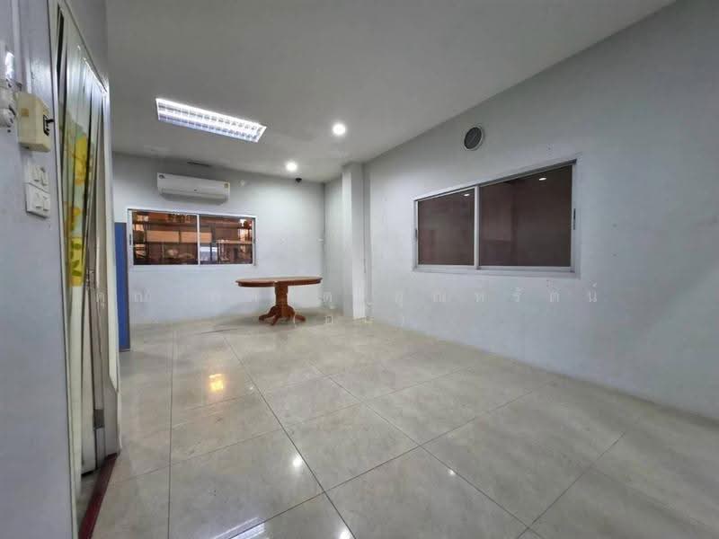 โรงงาน+โกดัง 2 ชั้น 111 ตร.ว. ใกล้มหาวิทยาลัยเซาธ์อีสท์บางกอก วิทยาเขตบางพลี ซอยยิ่งเจริญ2, Samut Prakan, ถนนบางพลี-ตำหรุ, Bangphli Yai, Bang Plee, Samut Prakan, , 600 sqm, Warehouse/Factory For Sale, by คุณ ภควัต อุณหรัตน์ (อ้น), 500560072 - DDproperty.com