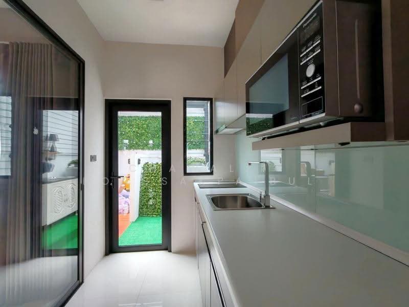 Landmark Ekamai-Ramindra, Bangkok, Sukhonthasawat Road, Lat Phrao, Bangkok, 3 Bedrooms, 220 sqm, Townhouse For Sale, by CHAWALIT KONGSAKPAIBUL, 500560148 - DDproperty.com