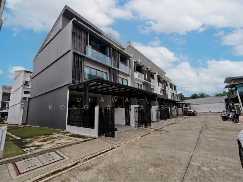 Landmark Ekamai-Ramindra, Bangkok, Sukhonthasawat Road, Lat Phrao, Bangkok, 3 Bedrooms, 220 sqm, Townhouse For Sale, by CHAWALIT KONGSAKPAIBUL, 500560148 - DDproperty.com