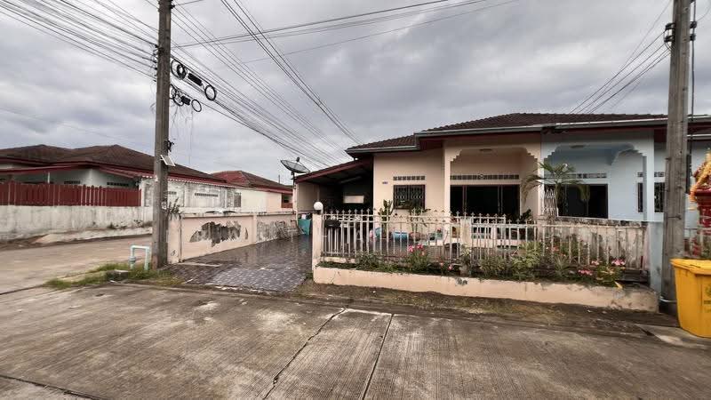 บ้านแฝดชั้นเดียว ห้องริม มบ.บานเย็นวิลล่า ต.หัวเตย, Surat Thani, Hua Toei, Phunphin, Surat Thani, 2 Bedrooms, 200 sqm, Semi-Detached House (Twin House) For Sale, by ERA Thailand, 500560255 - DDproperty.com