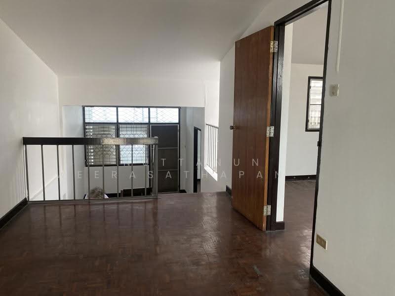 House Sukhumvit 19, Bangkok, สุขุมวิท, Khlongtoei Nua, Watthana, Bangkok, 5 Bedrooms, 200 sqm, Townhouse For Sale, by Nuttanun Weerasathapanakul, 500560307 - DDproperty.com