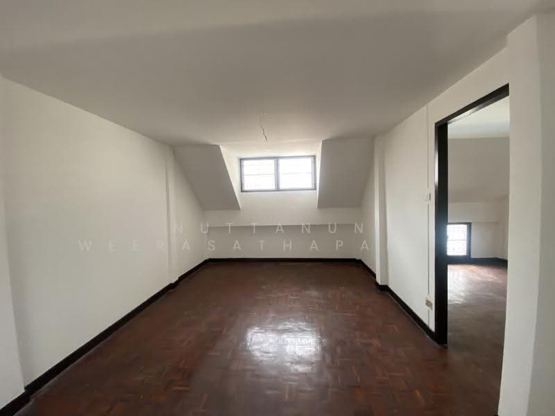 House Sukhumvit 19, Bangkok, สุขุมวิท, Khlongtoei Nua, Watthana, Bangkok, 5 Bedrooms, 200 sqm, Townhouse For Sale, by Nuttanun Weerasathapanakul, 500560307 - DDproperty.com