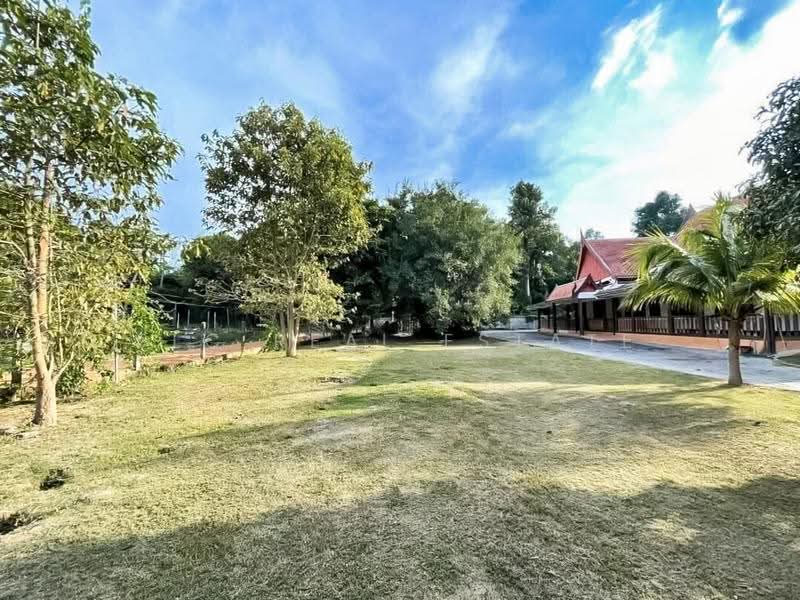 Thai Style House with 5 Rai land for sale Khao Chi Chan Pattaya, Chon Buri (Pattaya), Bang Lamung, Bang Lamung (Pattaya), Chon Buri (Pattaya), 5 Bedrooms, 550 sqm, Single Detached House For Sale, by PLC REAL ESTATE, 500560382 - DDproperty.com