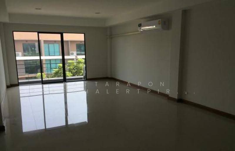 ทาวน์เฮาท์ 2-ห้องนอน, กรุงเทพ, ประเวศ, กรุงเทพ, 250 ตร.ม., ทาวน์เฮ้าส์ ขาย, โดย Pattarapon Preechalertpiriya, 500560453 - DDproperty.com