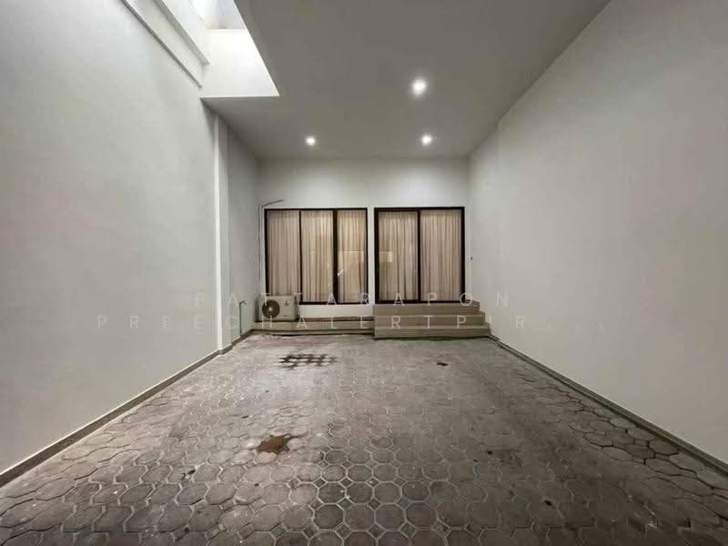 ทาวน์เฮ้าส์ 5-ห้องนอน, กรุงเทพ, วังทองหลาง, กรุงเทพ, 450 ตร.ม., ทาวน์เฮ้าส์ ขาย, โดย Pattarapon Preechalertpiriya, 500560551 - DDproperty.com