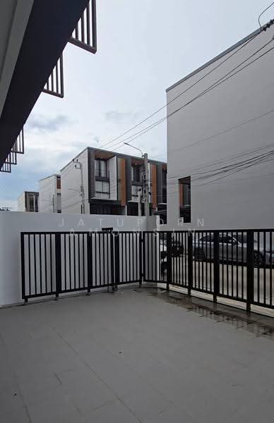 SHO Phatthanakan 32, Bangkok, Soi Phatthanakan 32, Suan Luang, Bangkok, 3 Bedrooms, 325 sqm, Townhouse For Sale, by Jatuporn Amonsin, 500560592 - DDproperty.com