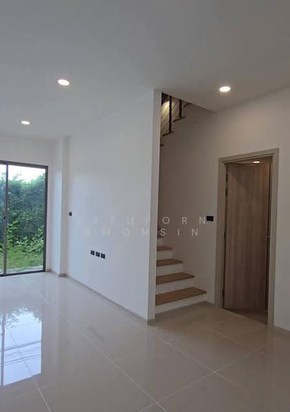 SHO Phatthanakan 32, Bangkok, Soi Phatthanakan 32, Suan Luang, Bangkok, 3 Bedrooms, 325 sqm, Townhouse For Sale, by Jatuporn Amonsin, 500560592 - DDproperty.com