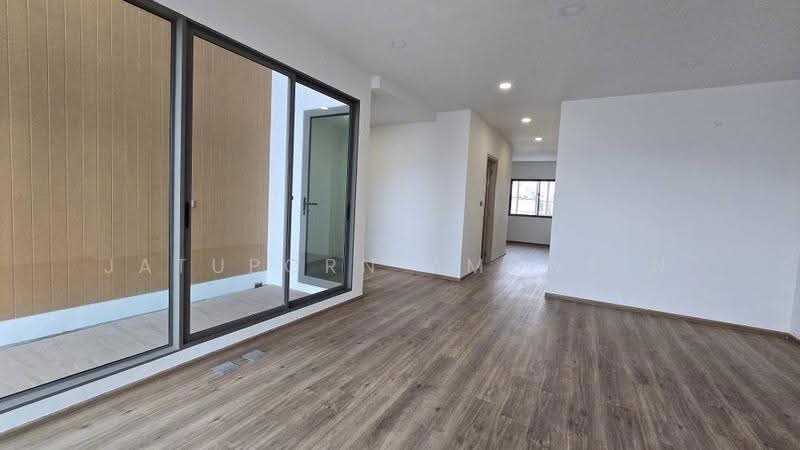 SHO Phatthanakan 32, Bangkok, Soi Phatthanakan 32, Suan Luang, Bangkok, 3 Bedrooms, 325 sqm, Townhouse For Sale, by Jatuporn Amonsin, 500560592 - DDproperty.com